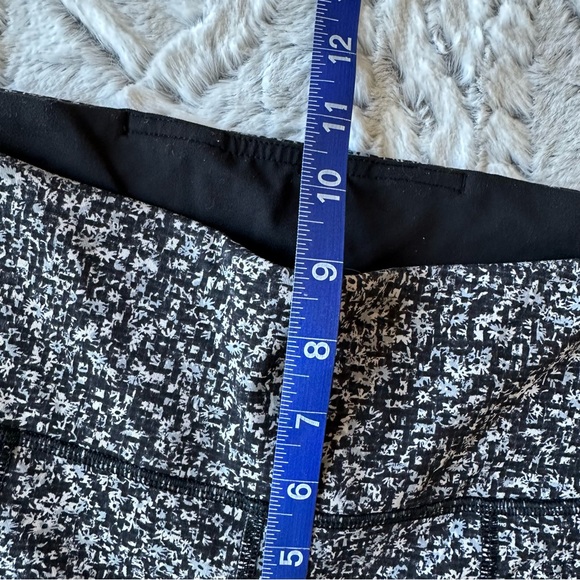 Lululemon Invigorate Tight Daisy Dust Alpine White Black / Black size 6 - Picture 10 of 13